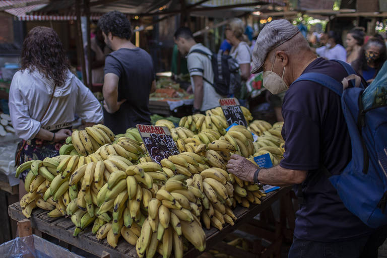 Inflação da cesta básica dá trégua em maio, mas sobe quase 27% em 12 meses.